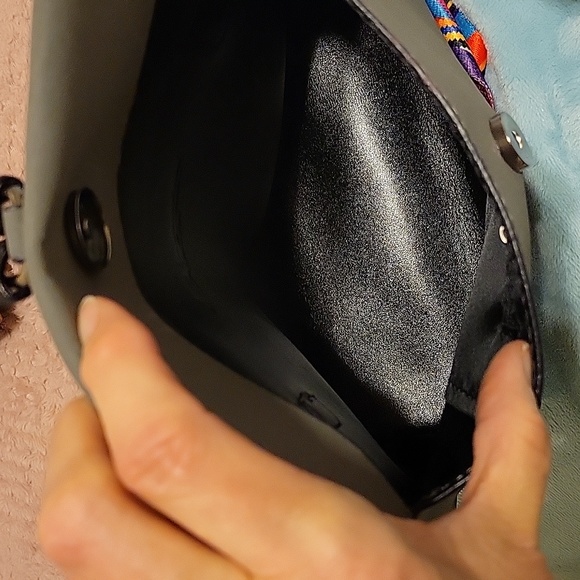 Threaded Pear shoulder bag with multi color tassel & guitar shoulder strap - Picture 4 of 4